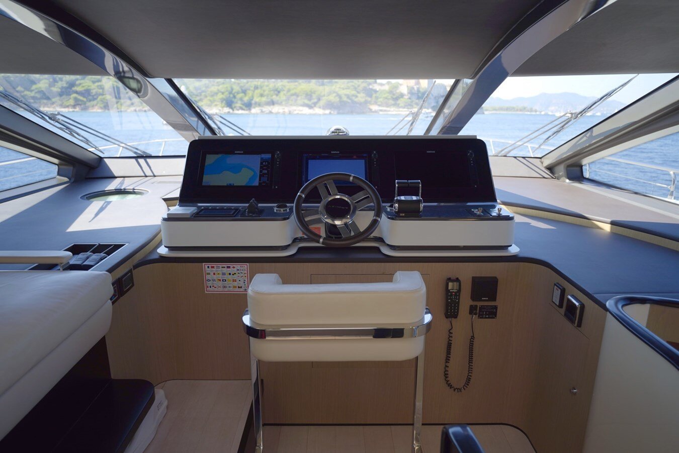 2018-azimut-yachts-87-11-110b09