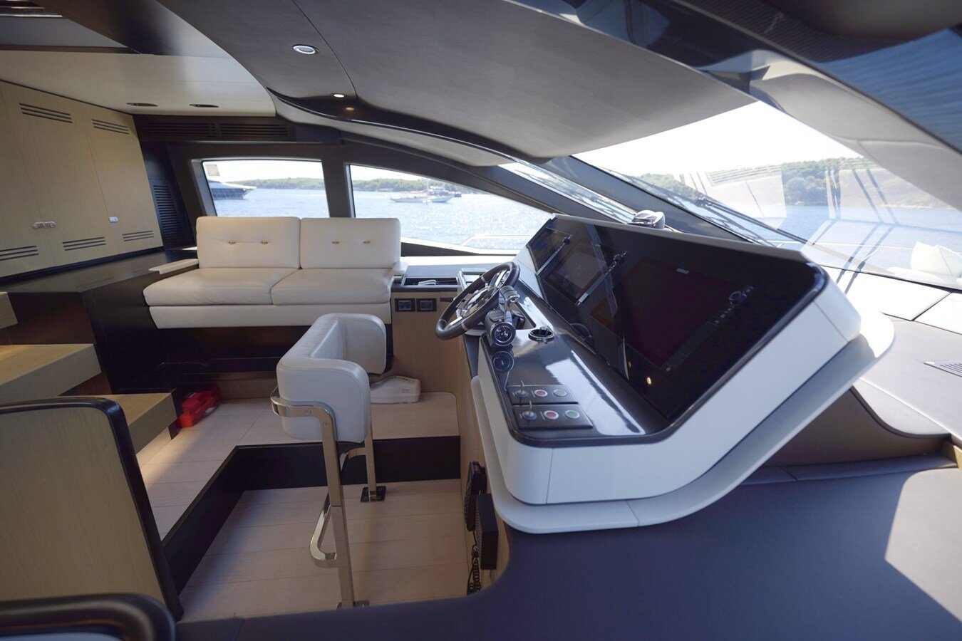 2018-azimut-yachts-87-11-110b09