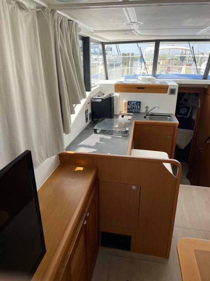 2018-beneteau-37-13b3fa