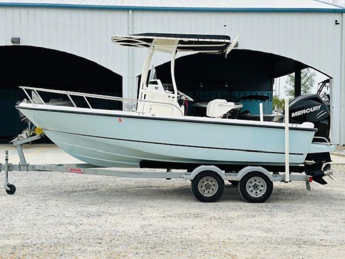 2018-boston-whaler-18-10-73cc83