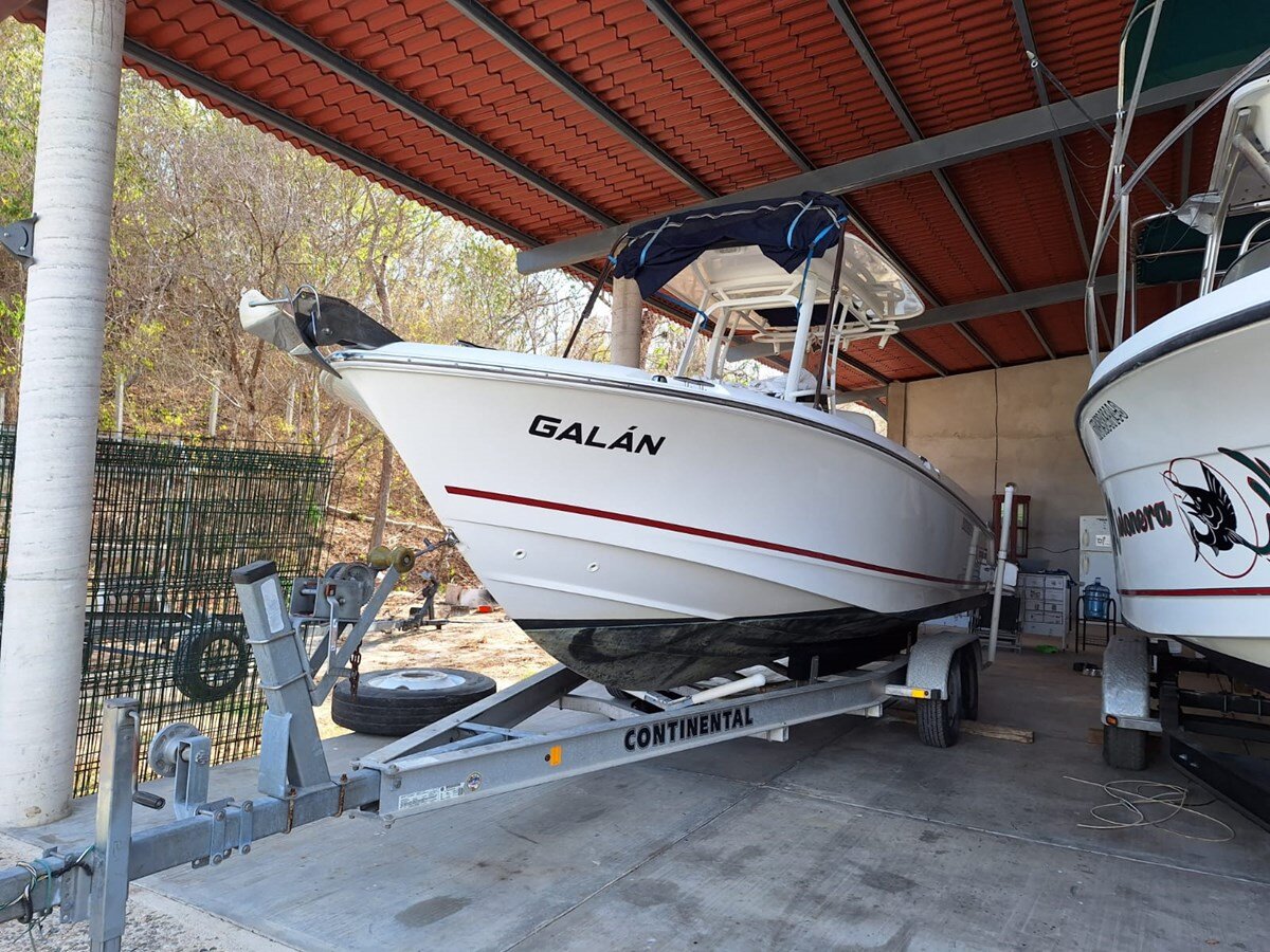 2018-boston-whaler-23-b3f4d7