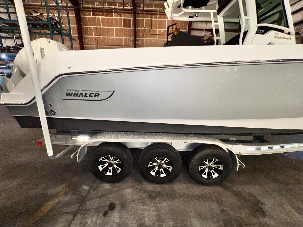 2018-boston-whaler-28-938d11