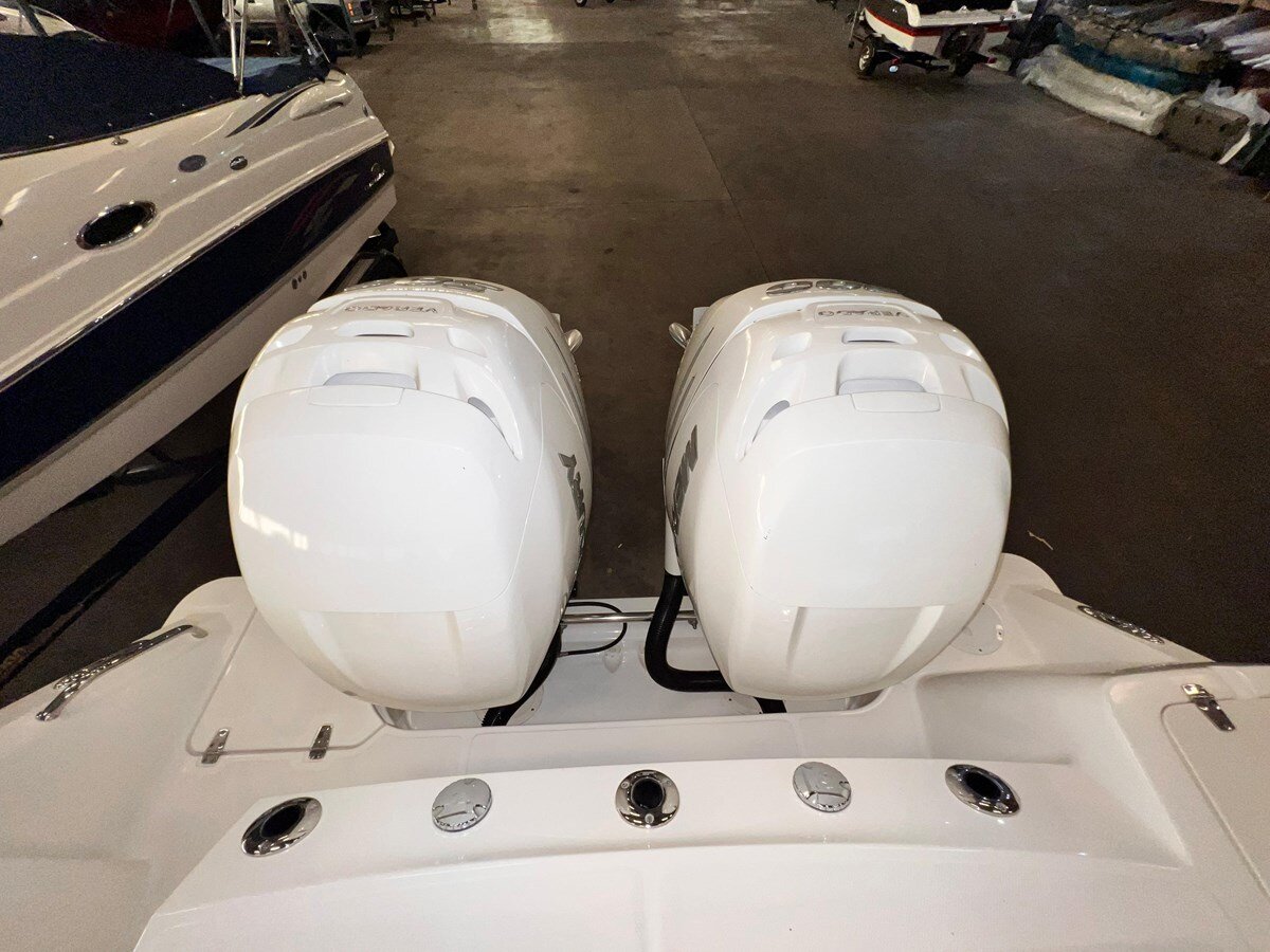 2018-boston-whaler-28-938d11