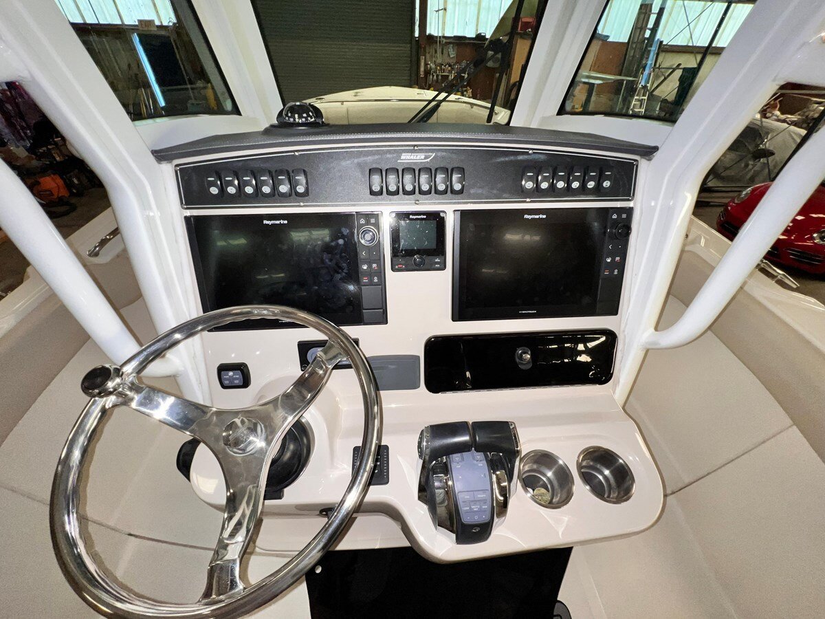 2018-boston-whaler-28-938d11