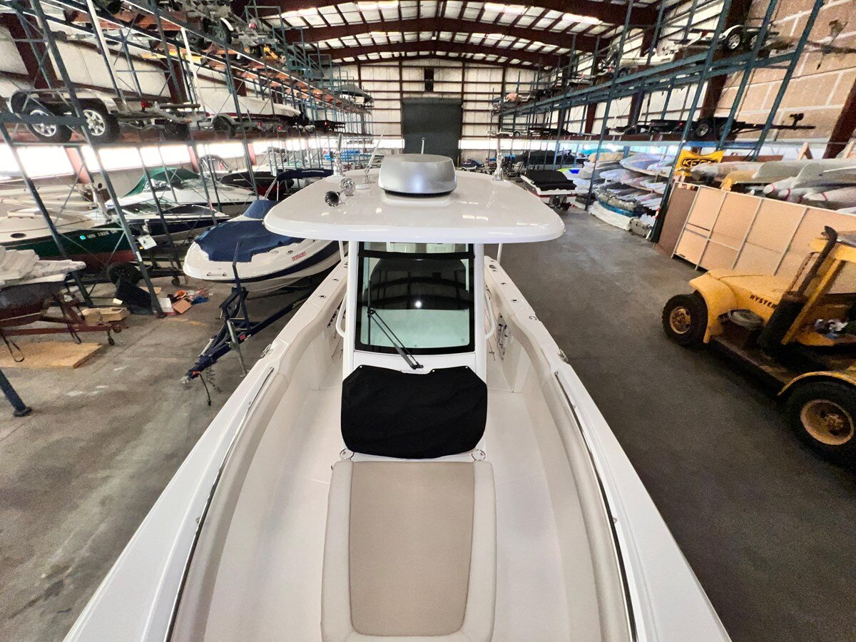 2018-boston-whaler-28-938d11