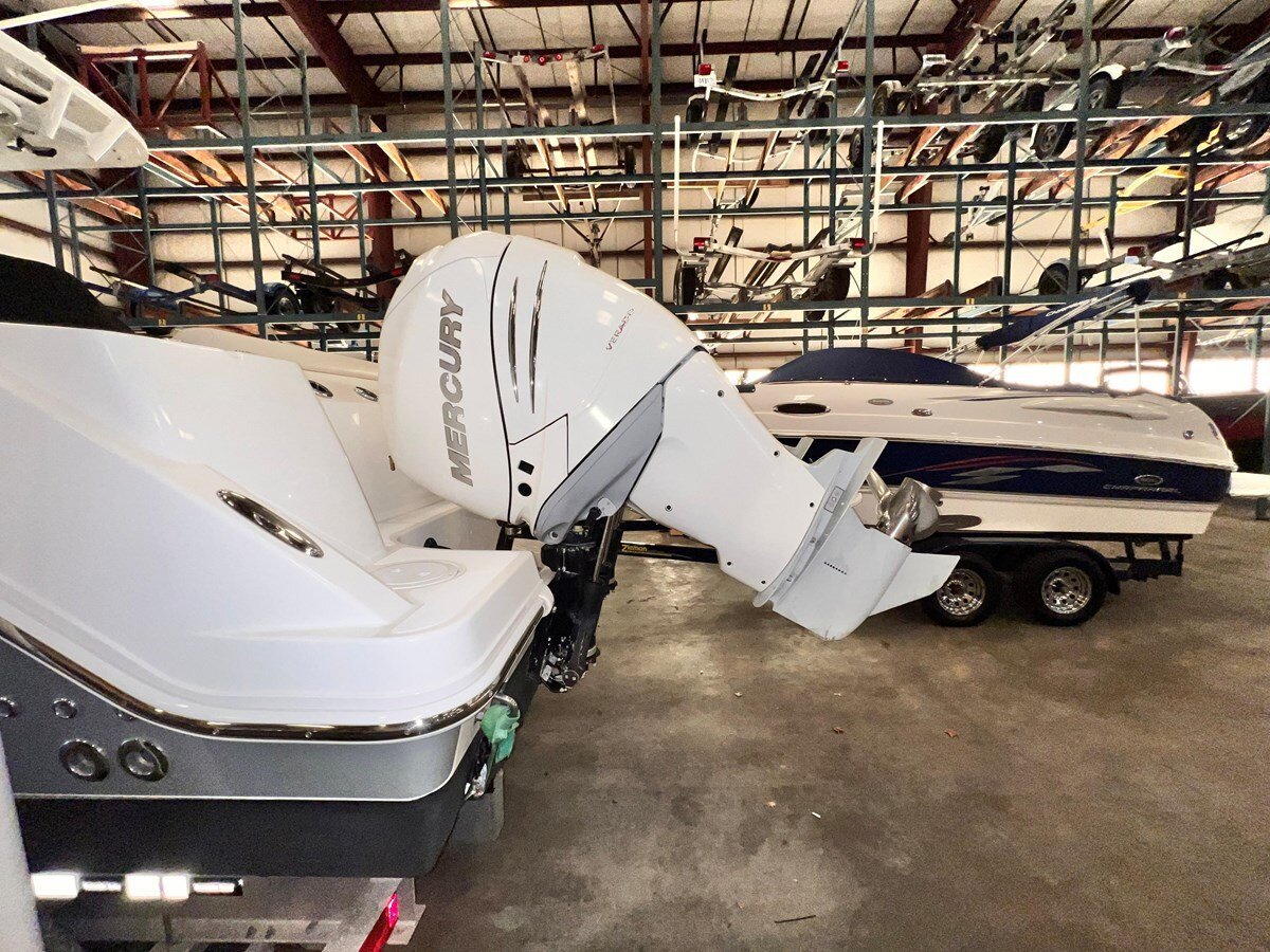 2018-boston-whaler-28-938d11