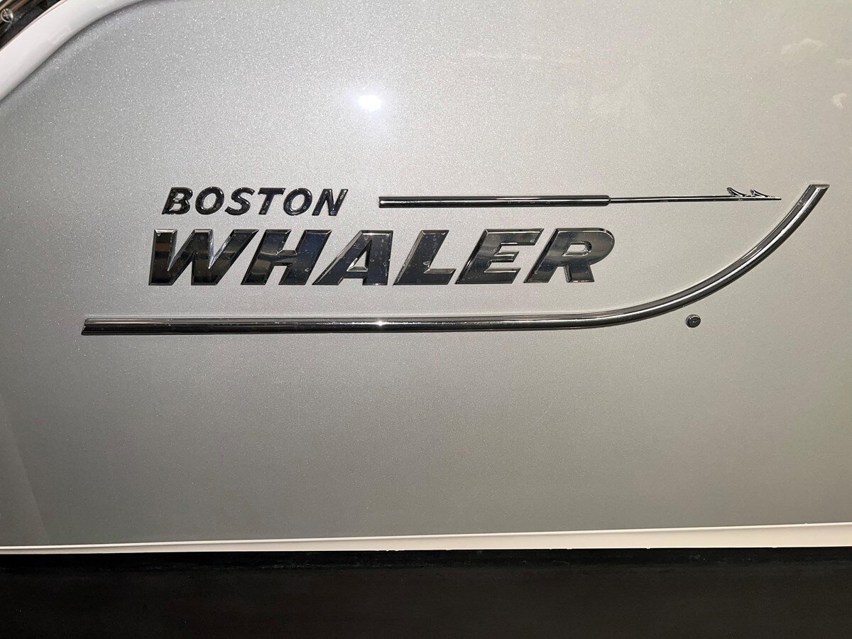 2018-boston-whaler-28-938d11