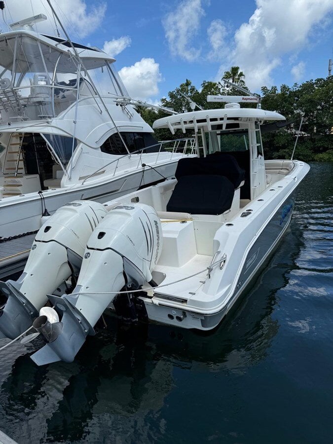 2018-boston-whaler-33-2466e5