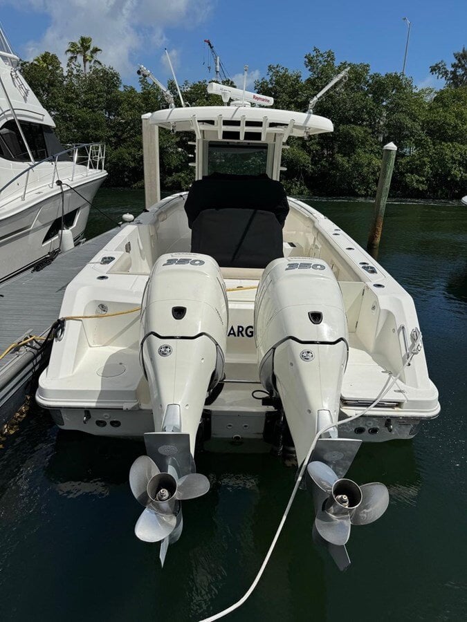 2018-boston-whaler-33-2466e5