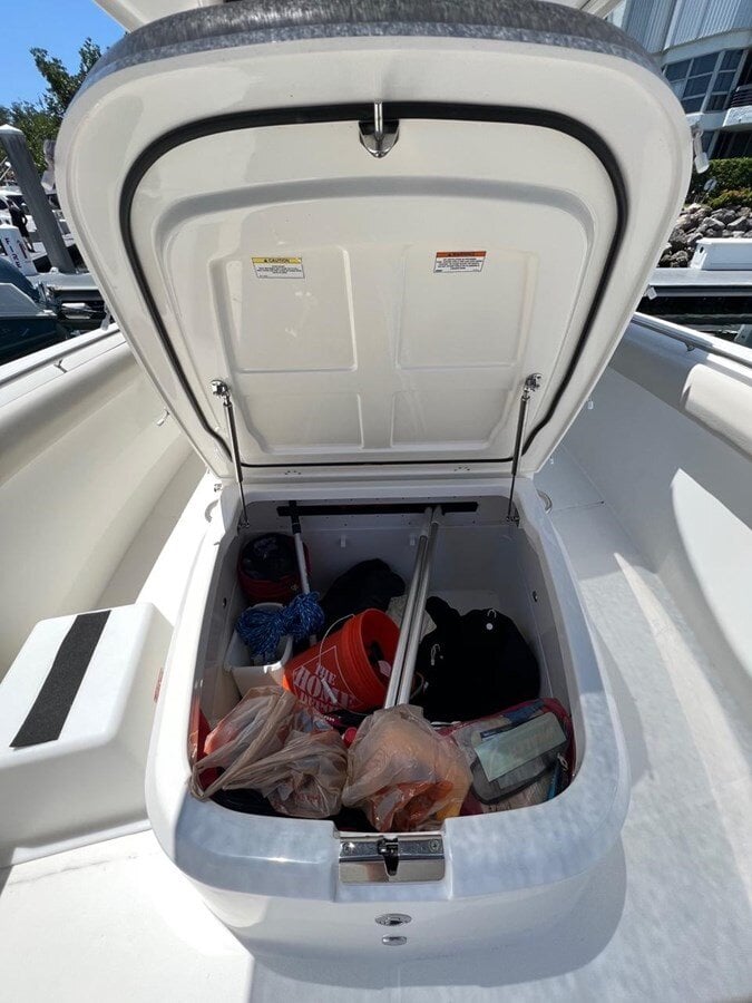 2018-boston-whaler-33-2466e5