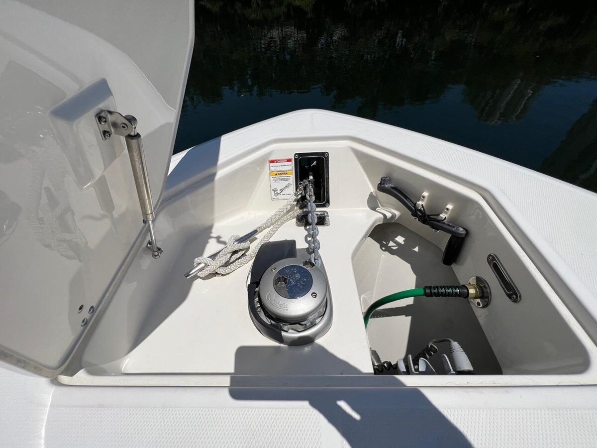 2018-boston-whaler-33-2466e5