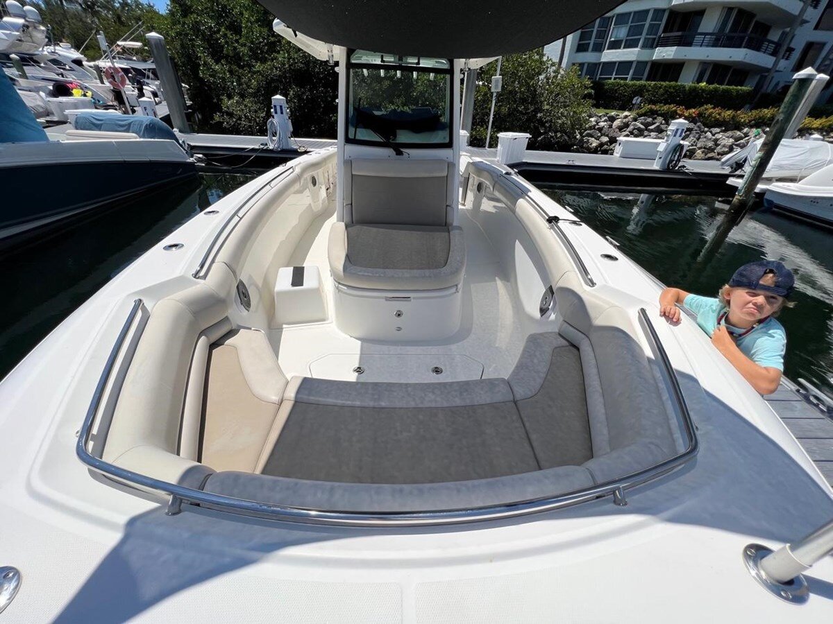 2018-boston-whaler-33-2466e5