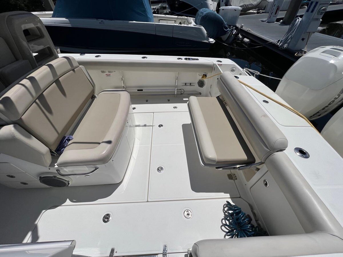 2018-boston-whaler-33-2466e5