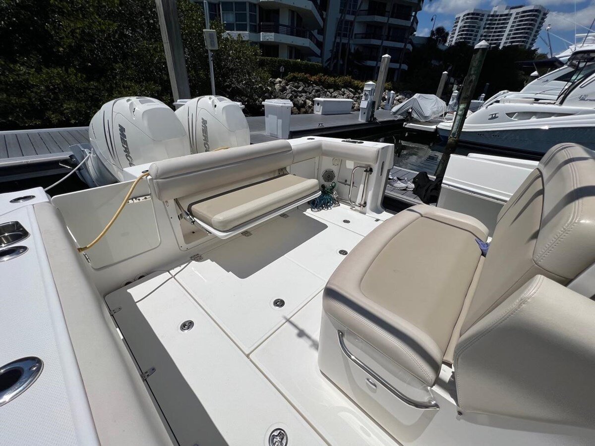 2018-boston-whaler-33-2466e5