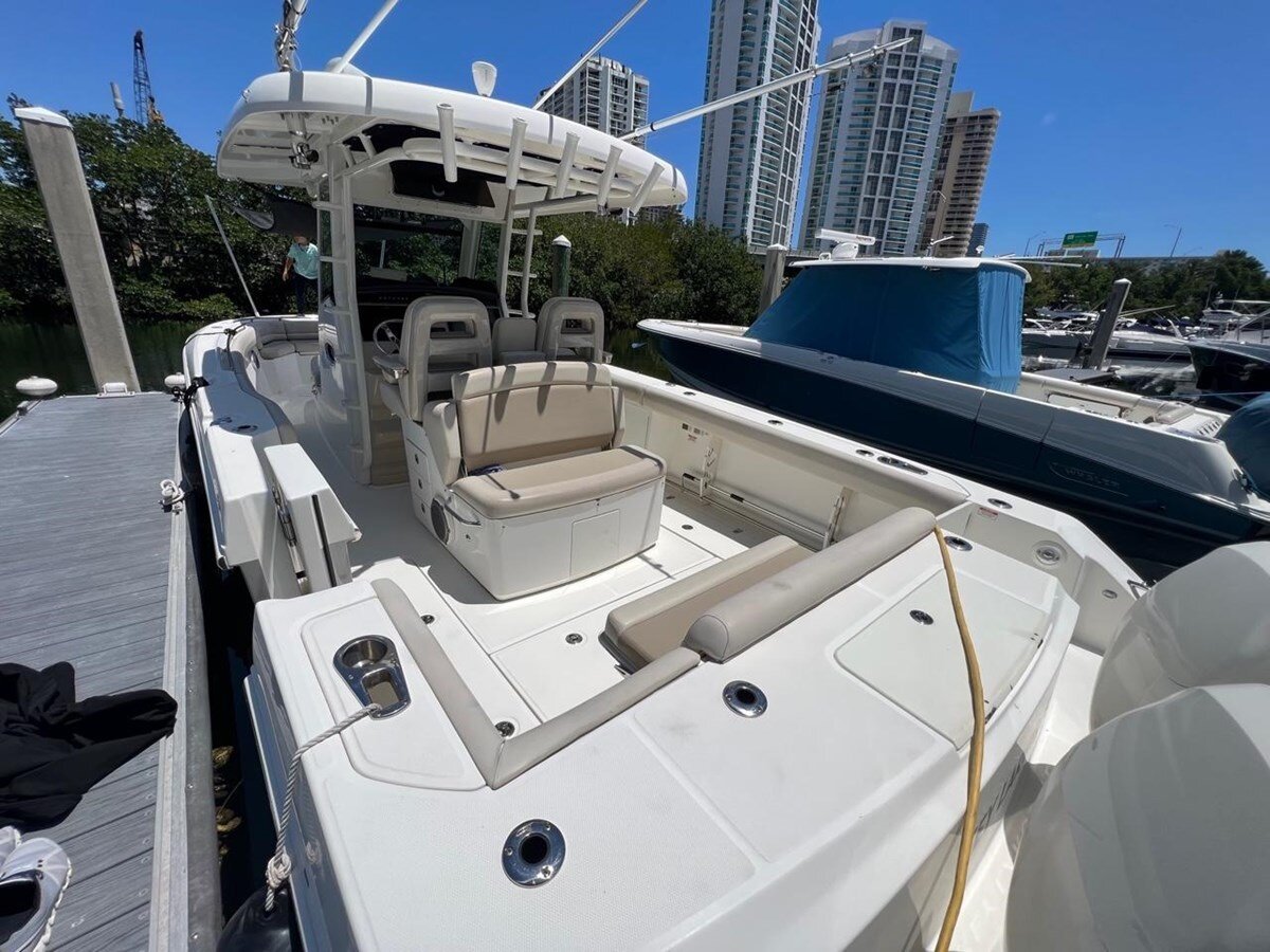 2018-boston-whaler-33-2466e5