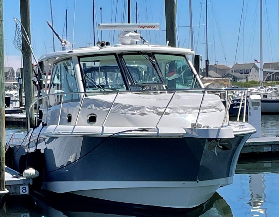 2018-boston-whaler-34-c468ec