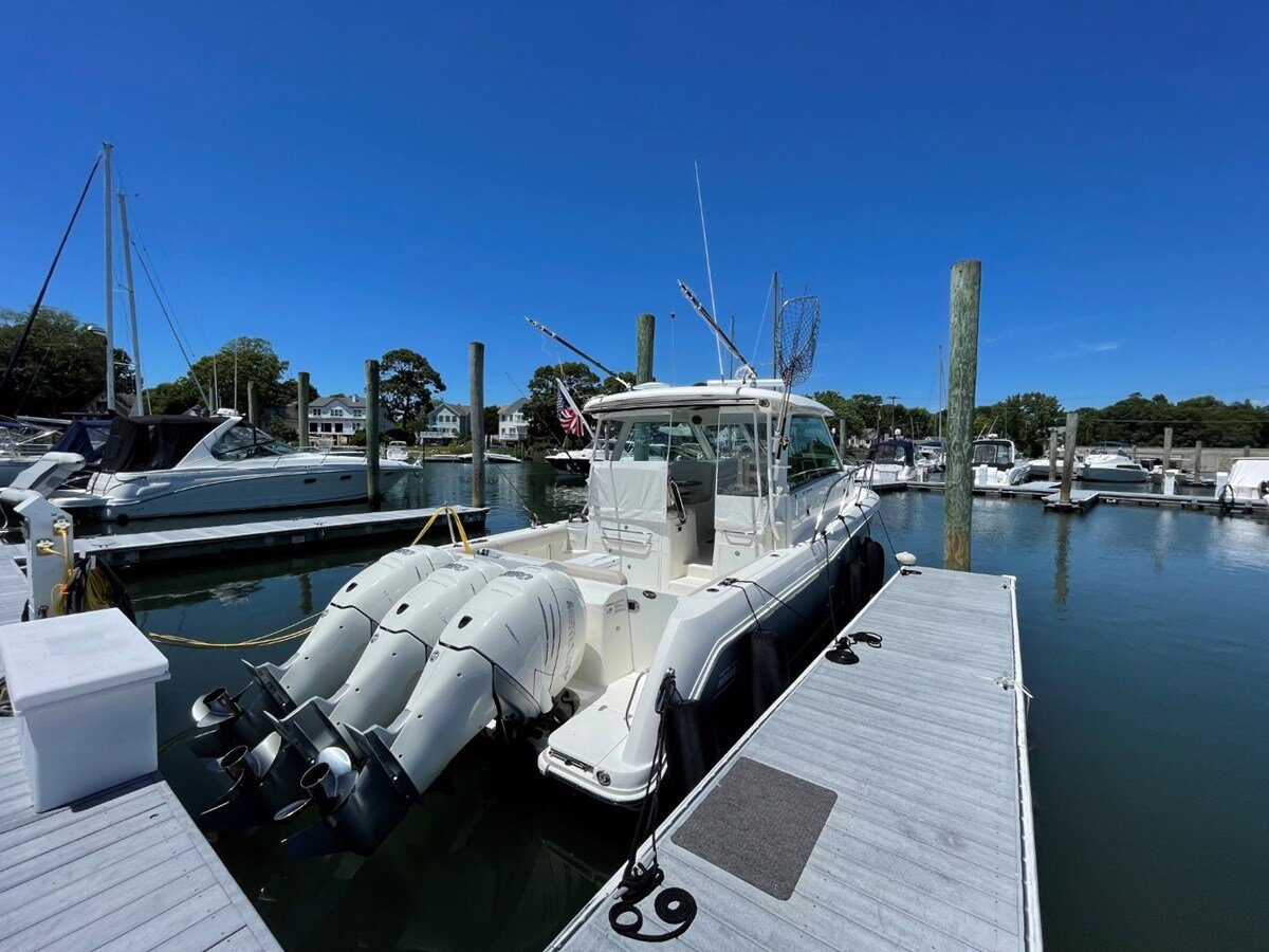 2018-boston-whaler-34-c468ec