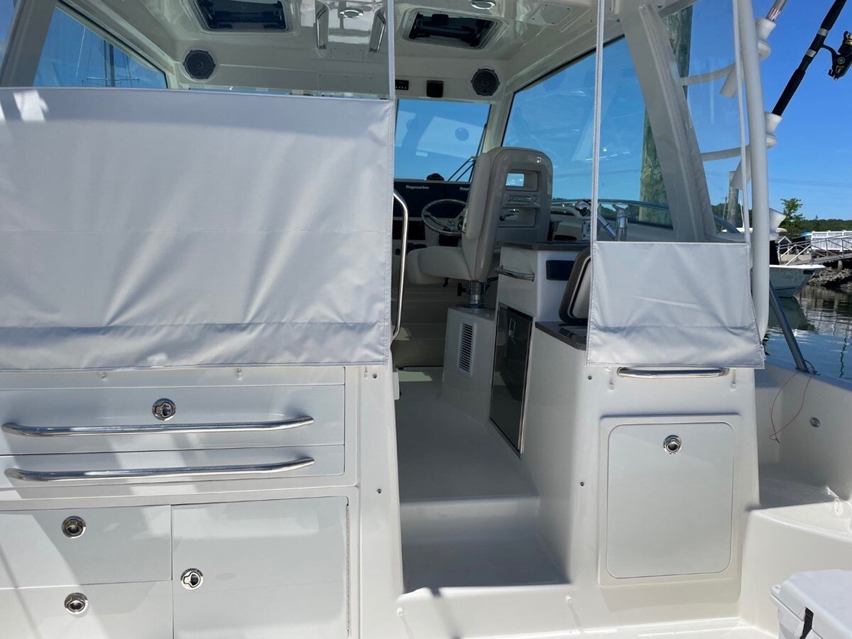 2018-boston-whaler-34-c468ec