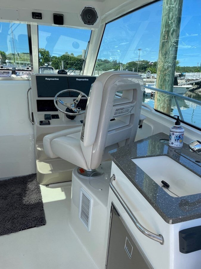 2018-boston-whaler-34-c468ec