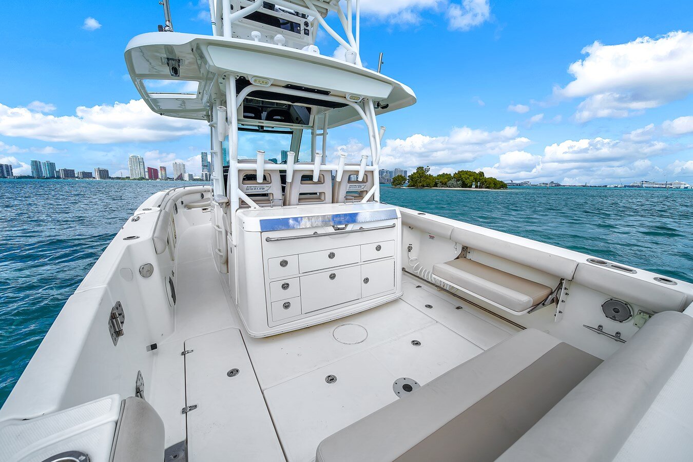 2018-boston-whaler-35-34b1f6