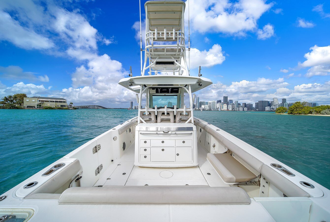 2018-boston-whaler-35-34b1f6