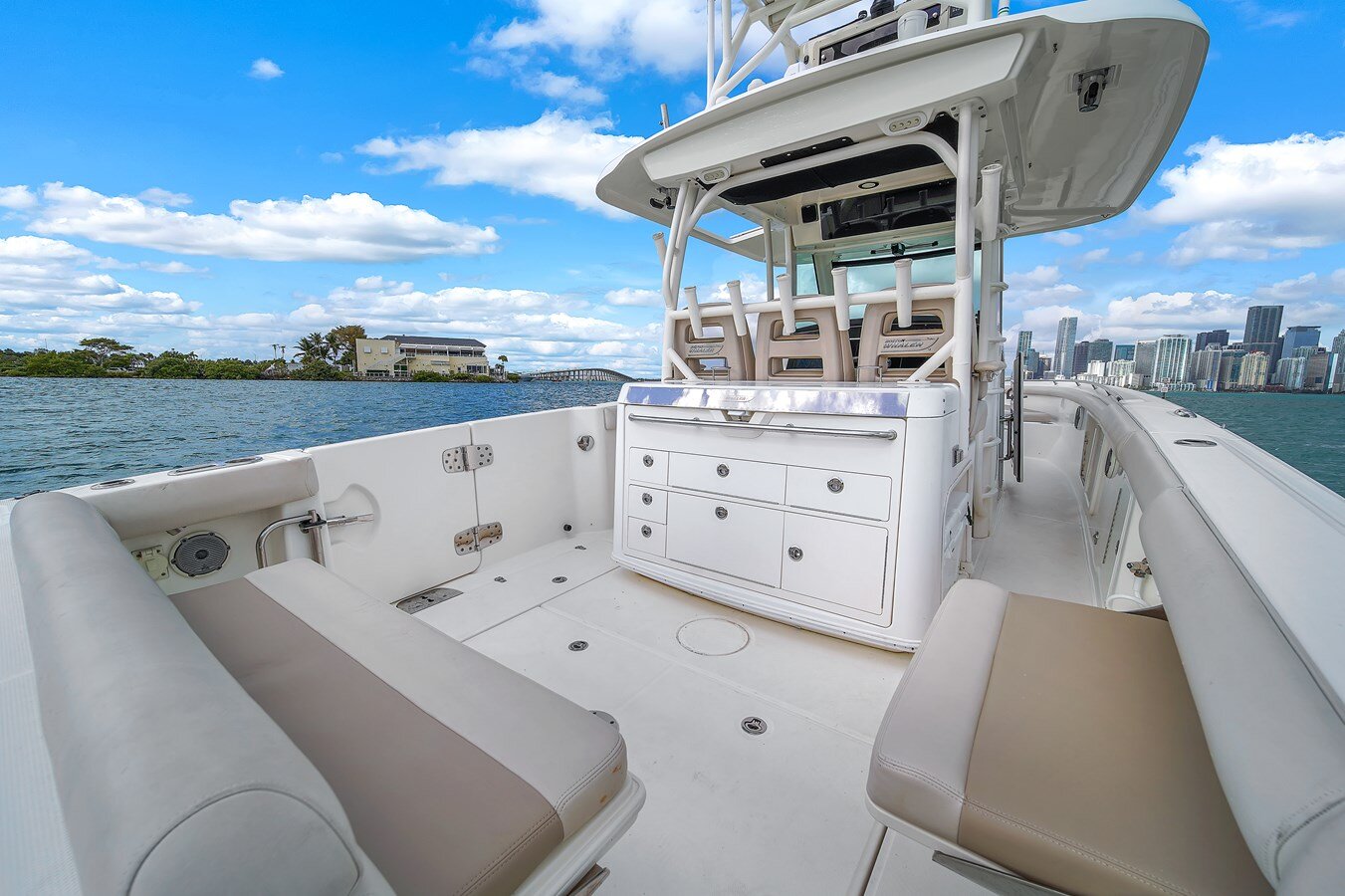 2018-boston-whaler-35-34b1f6