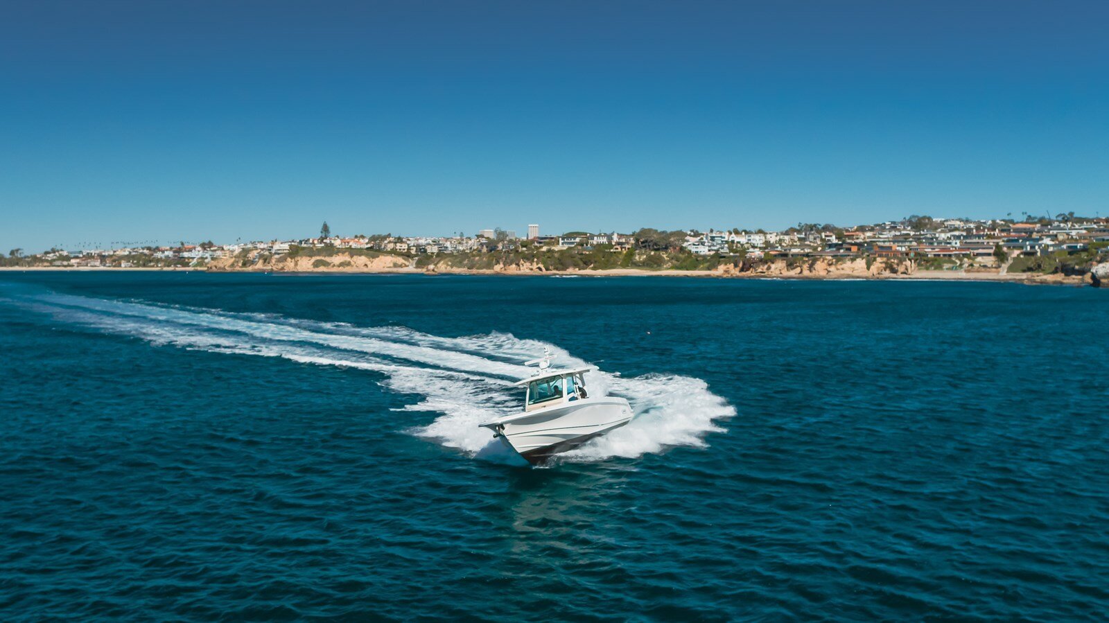 2018-boston-whaler-38-7b48e6