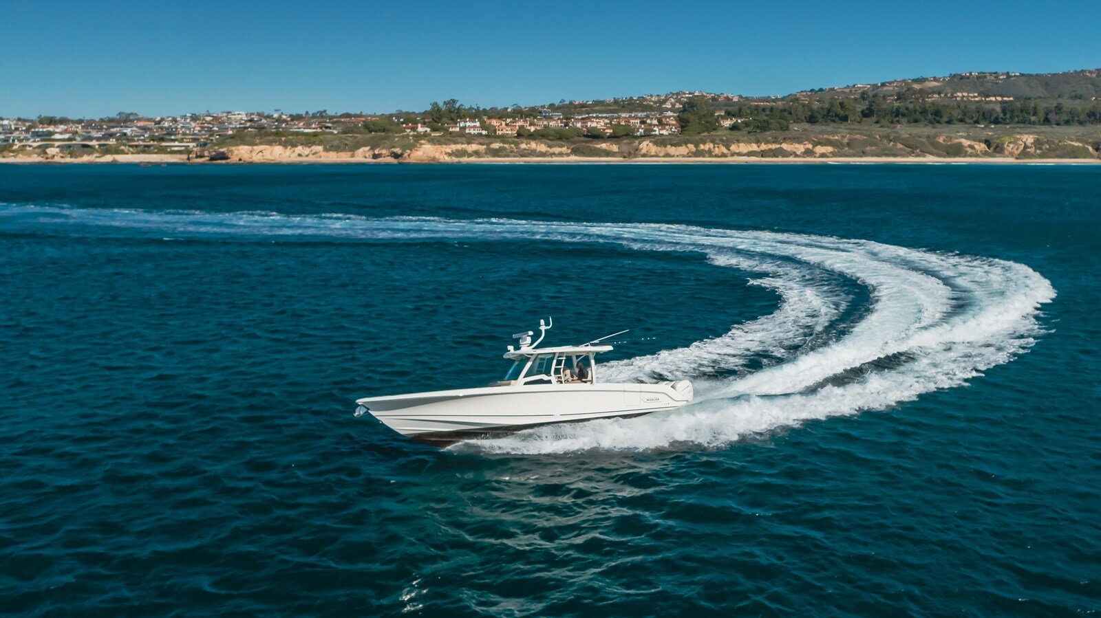 2018-boston-whaler-38-7b48e6