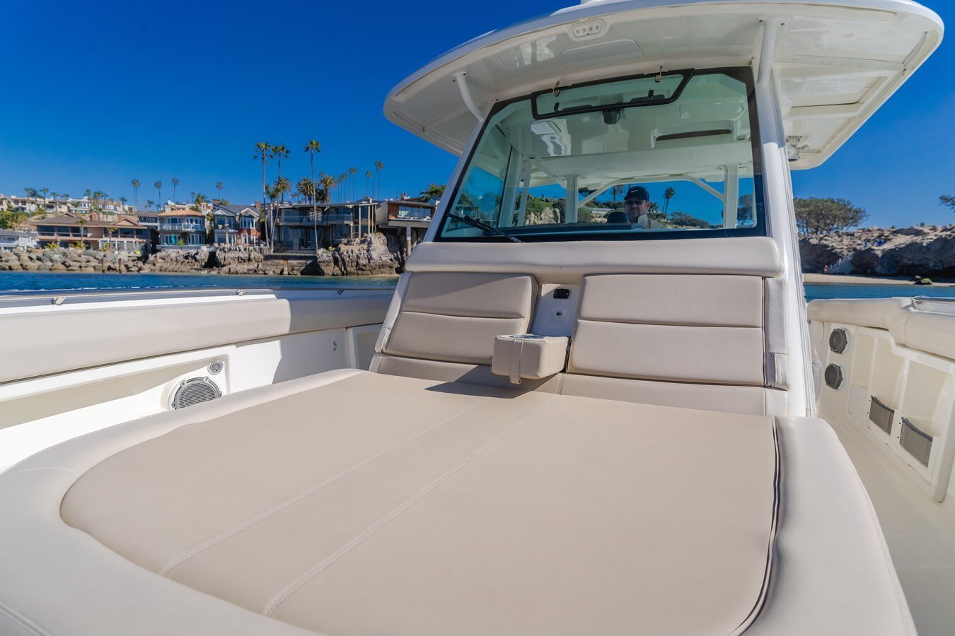 2018-boston-whaler-38-7b48e6