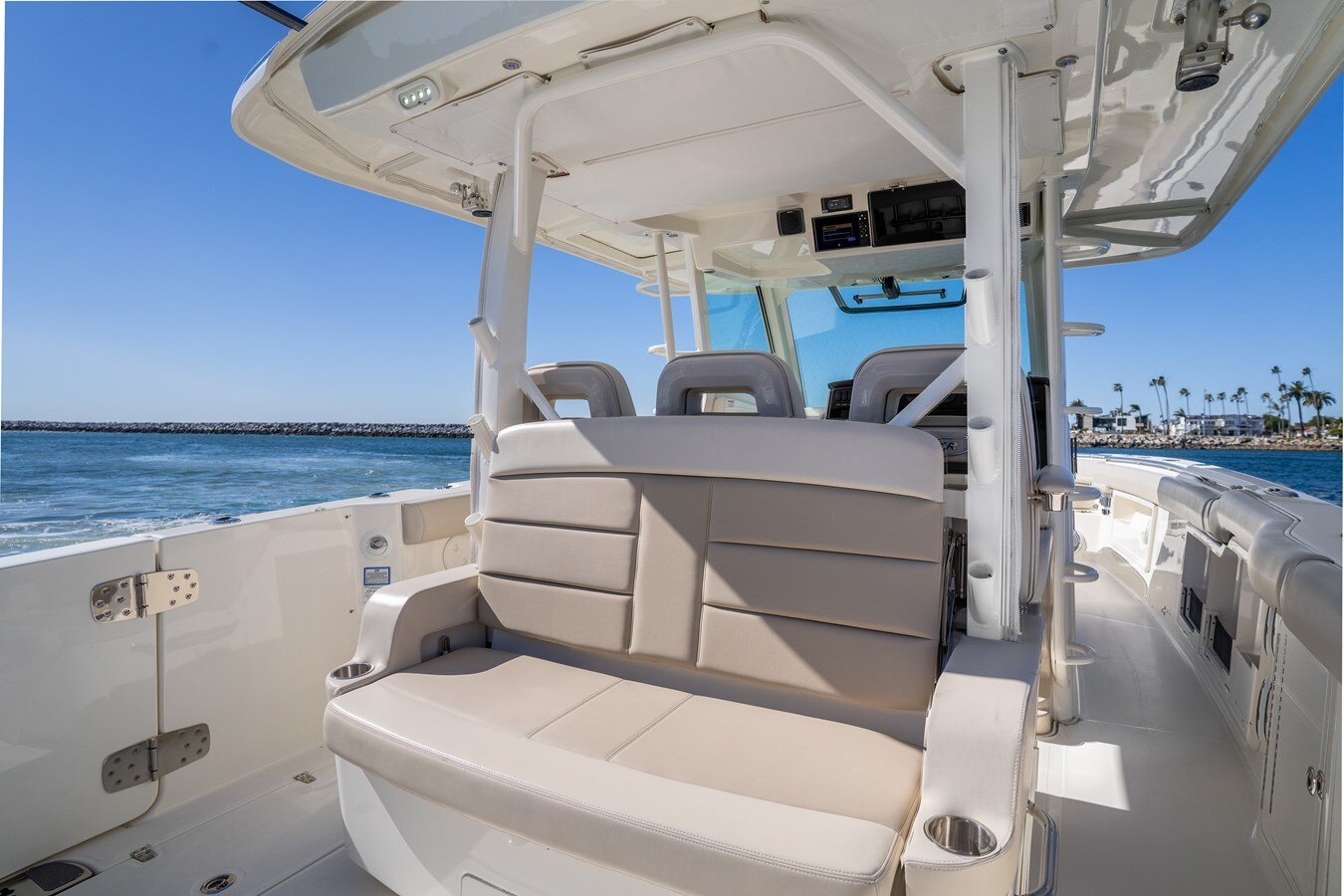 2018-boston-whaler-38-7b48e6