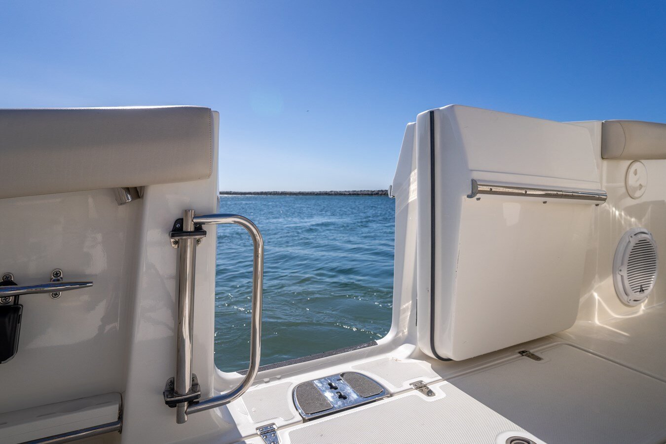 2018-boston-whaler-38-7b48e6