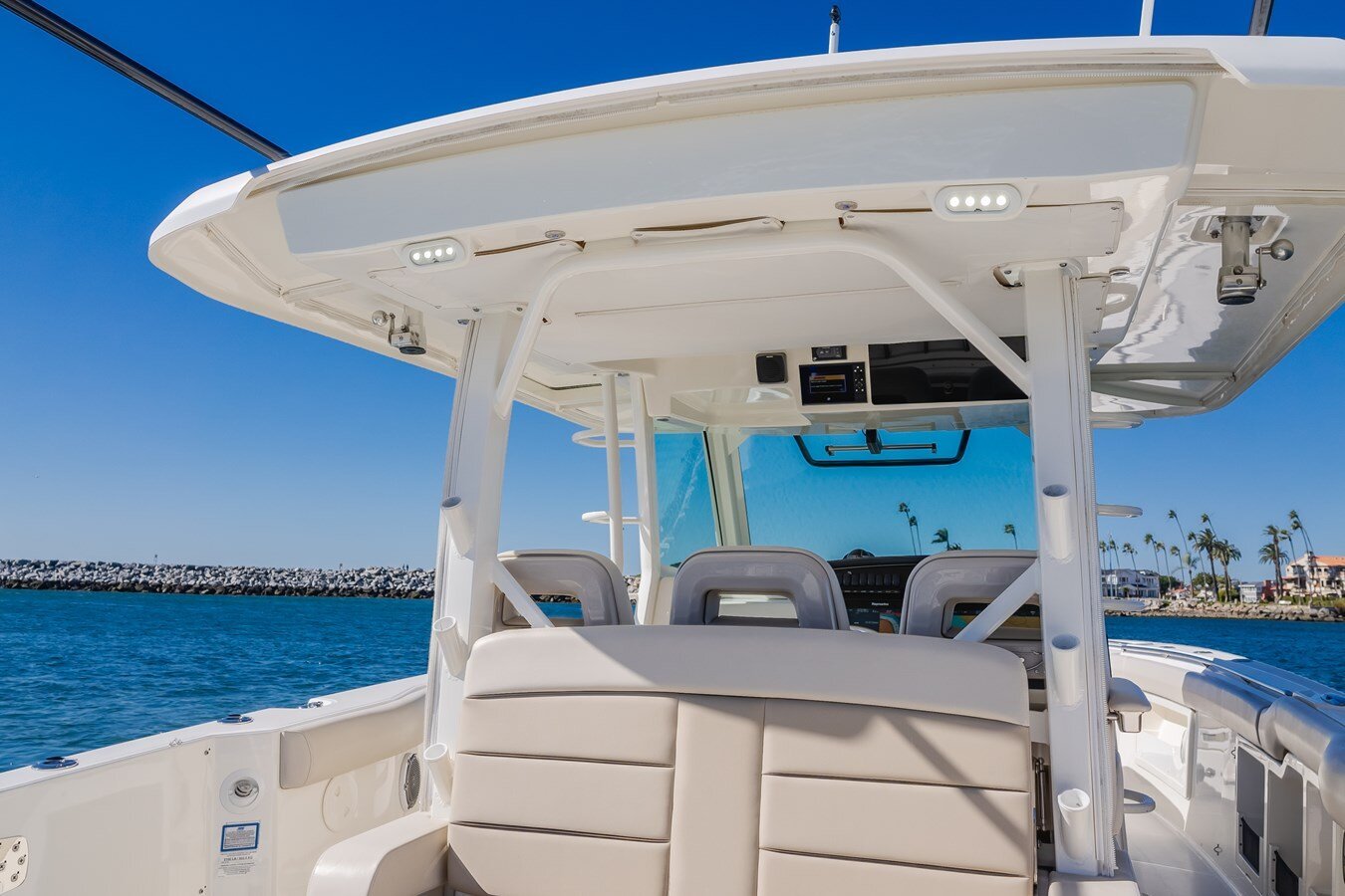 2018-boston-whaler-38-7b48e6