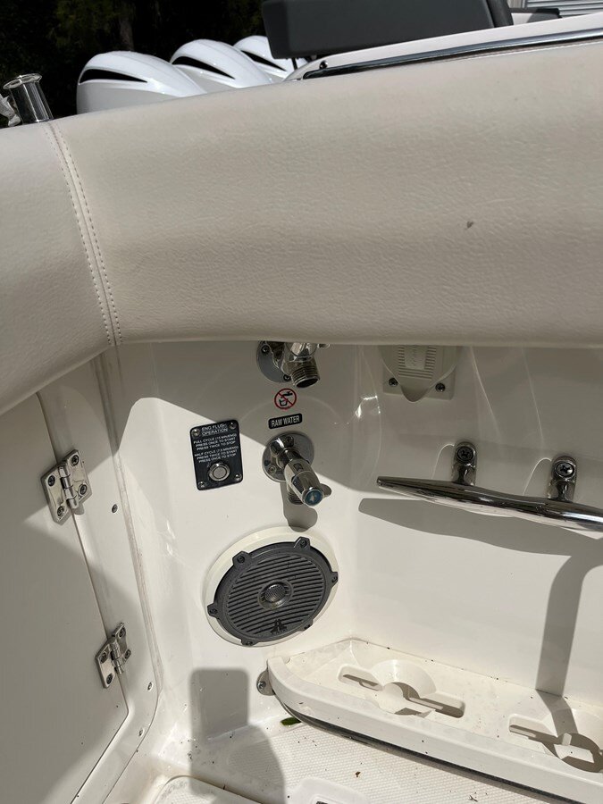 2018-boston-whaler-38-77c690