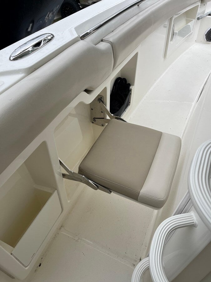 2018-boston-whaler-38-77c690