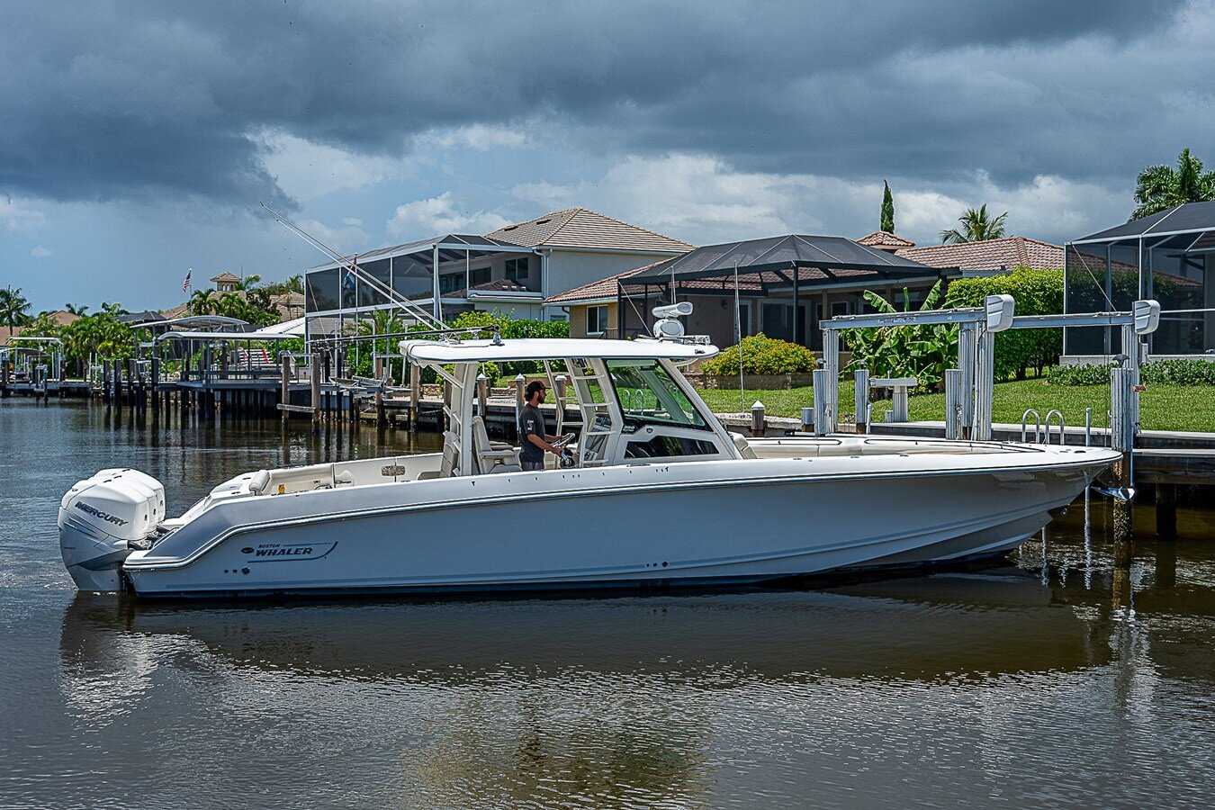 2018-boston-whaler-38-5bd4e9