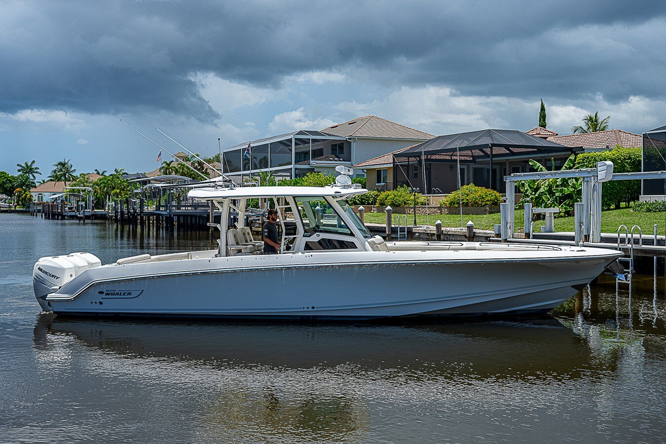 2018-boston-whaler-38-5bd4e9