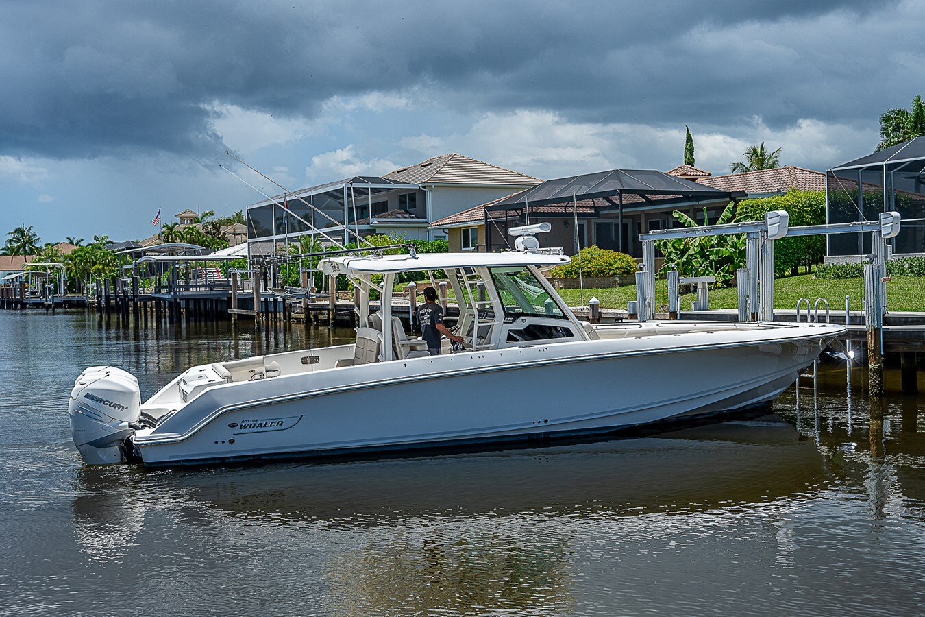 2018-boston-whaler-38-5bd4e9