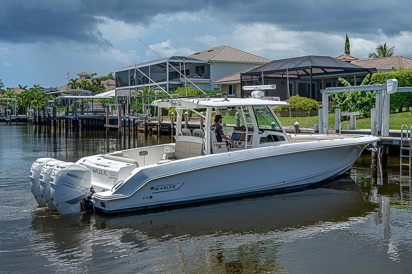 2018-boston-whaler-38-5bd4e9