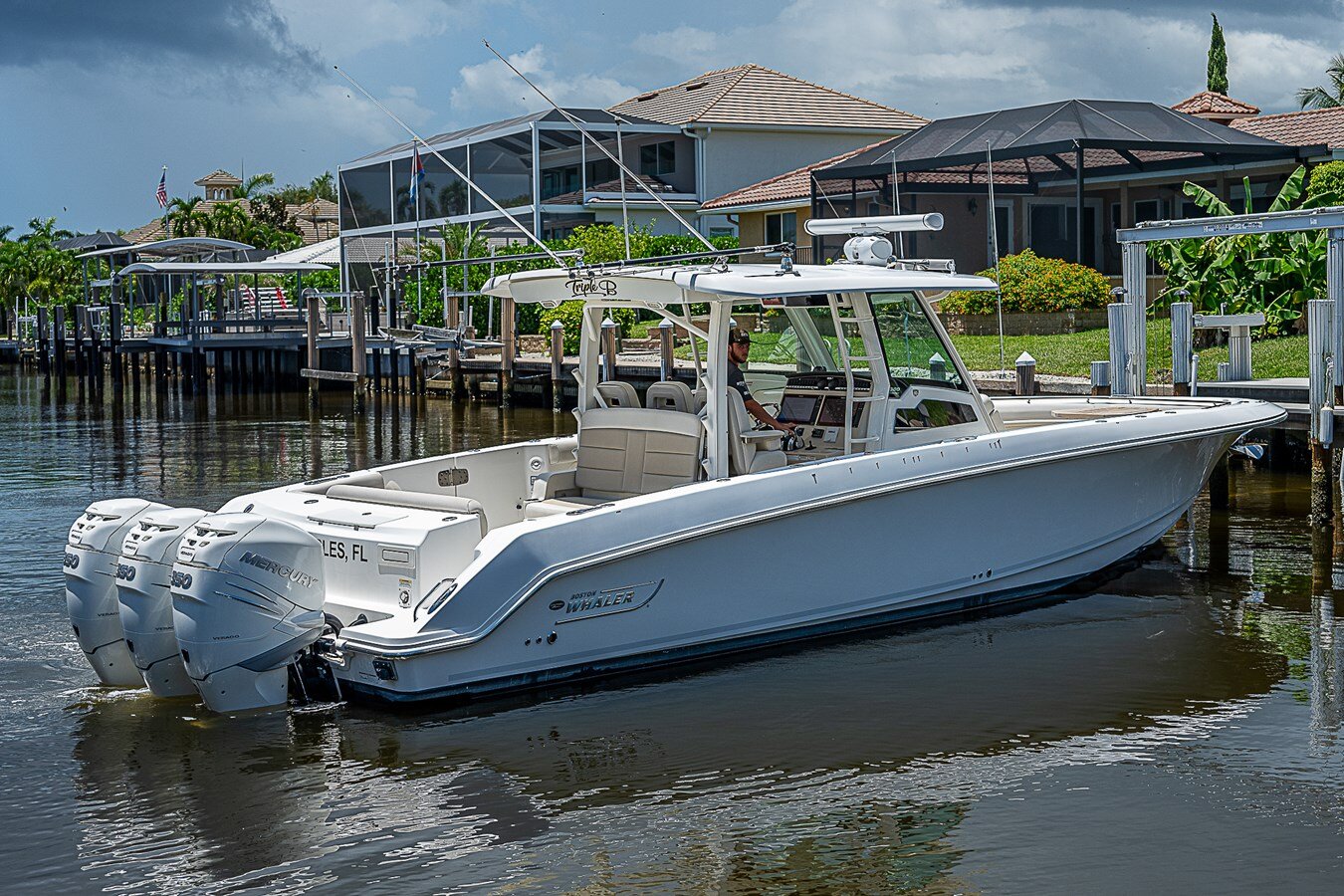 2018-boston-whaler-38-5bd4e9