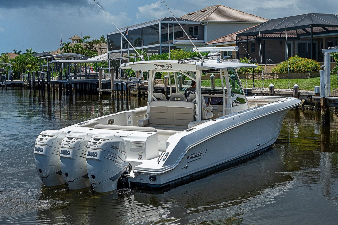 2018-boston-whaler-38-5bd4e9