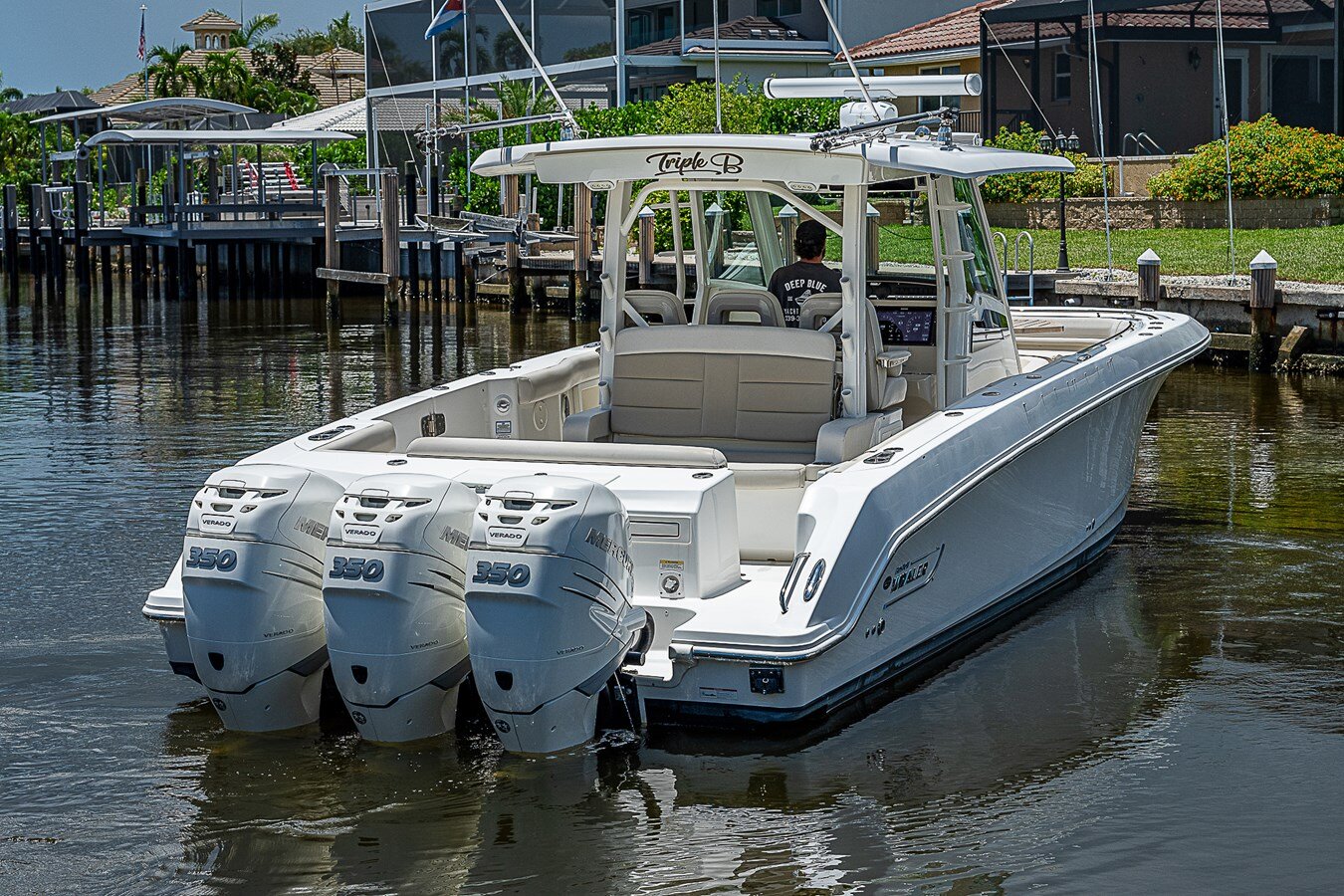 2018-boston-whaler-38-5bd4e9