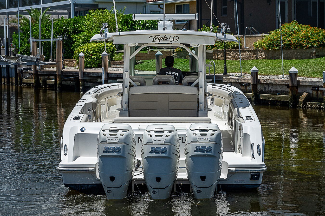 2018-boston-whaler-38-5bd4e9