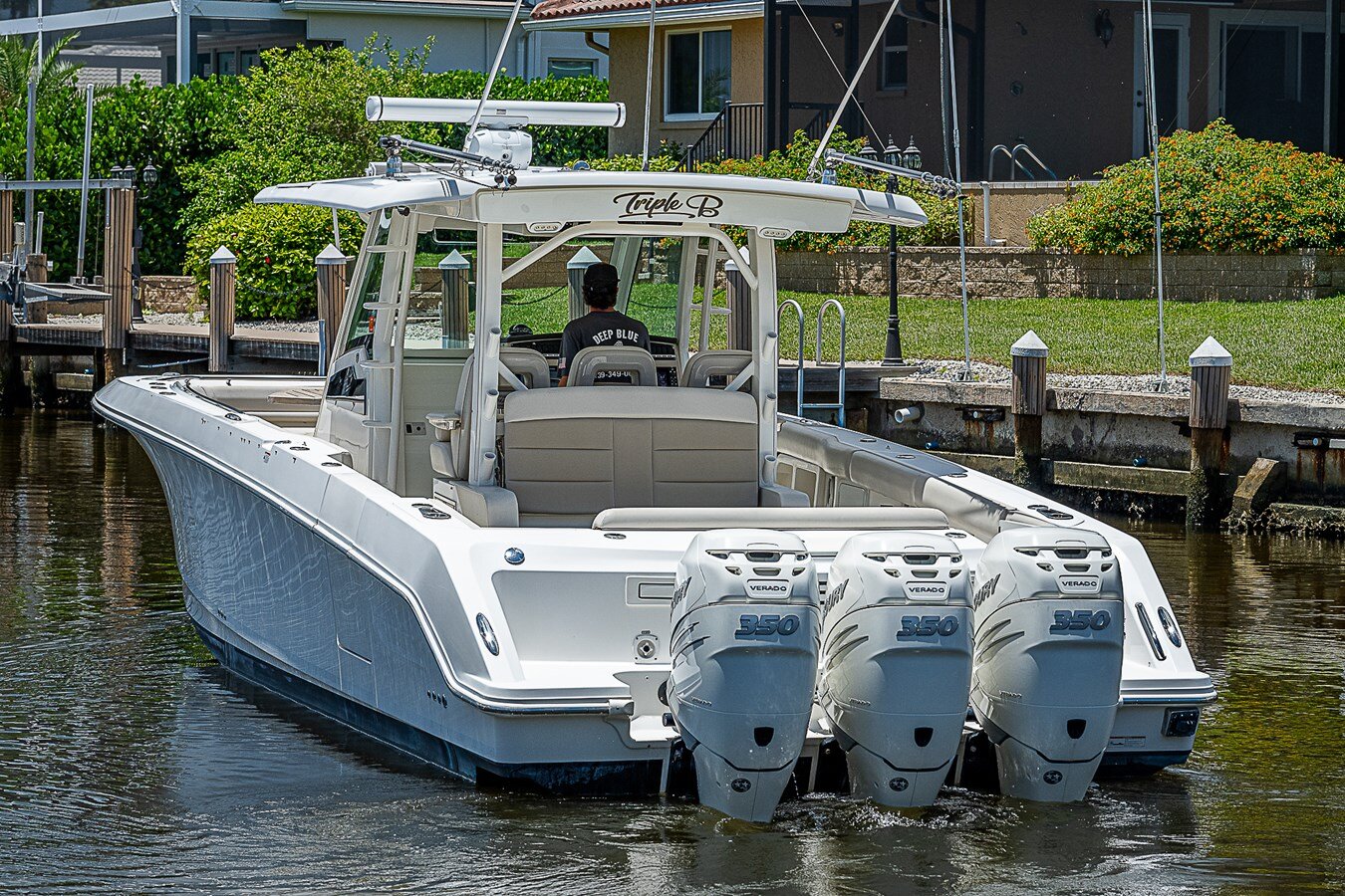 2018-boston-whaler-38-5bd4e9