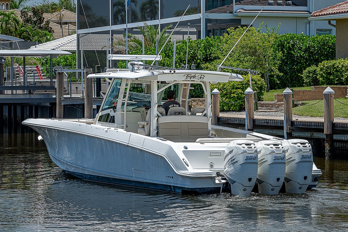 2018-boston-whaler-38-5bd4e9