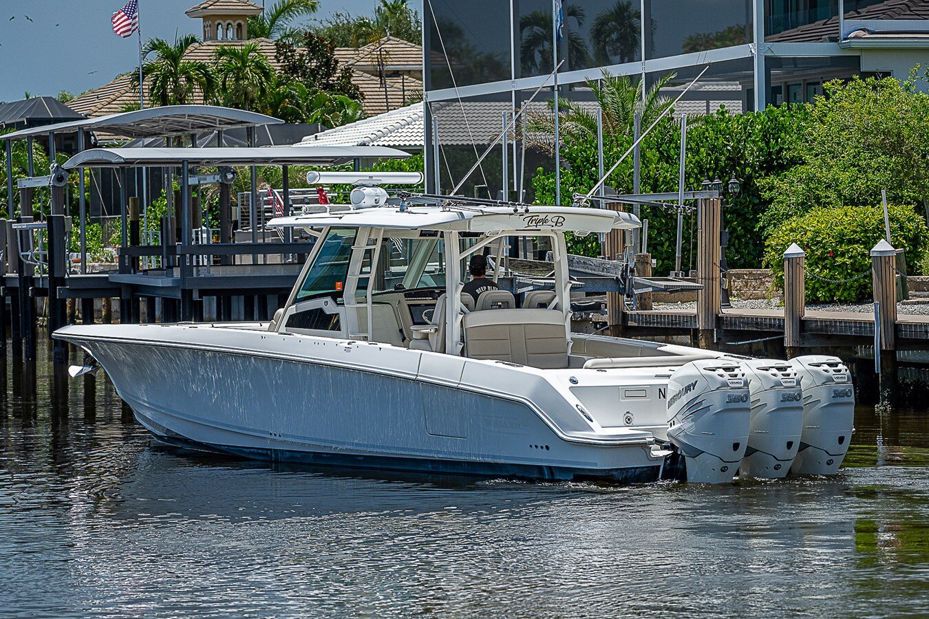 2018-boston-whaler-38-5bd4e9