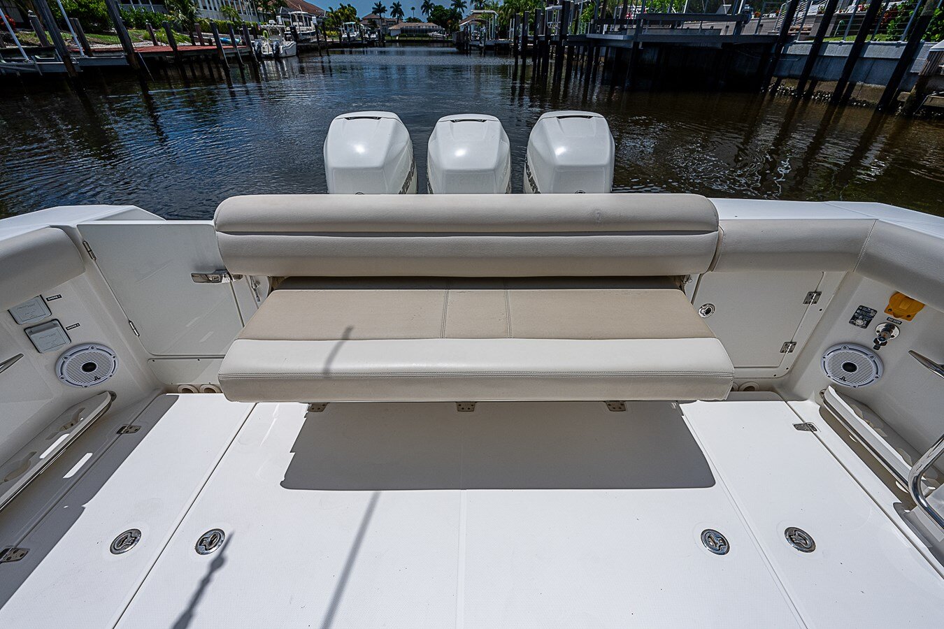 2018-boston-whaler-38-5bd4e9