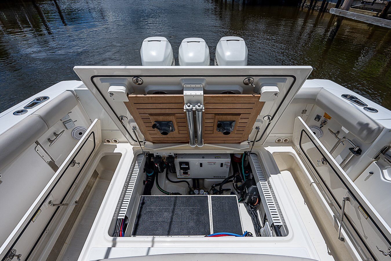 2018-boston-whaler-38-5bd4e9