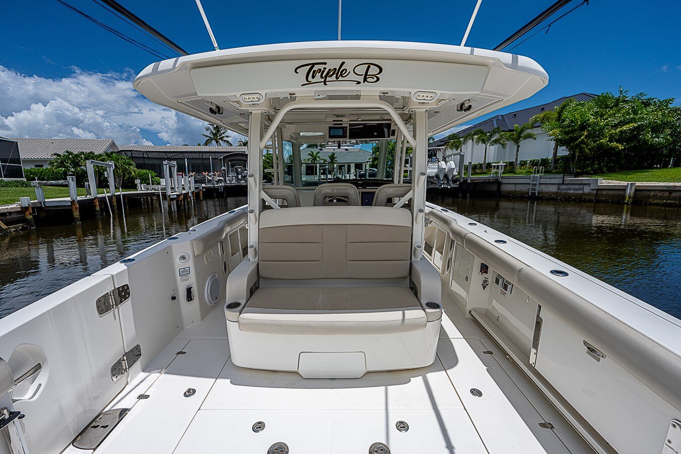 2018-boston-whaler-38-5bd4e9