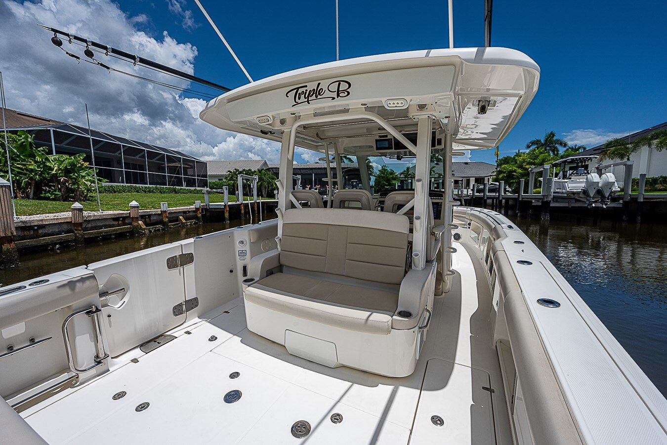 2018-boston-whaler-38-5bd4e9