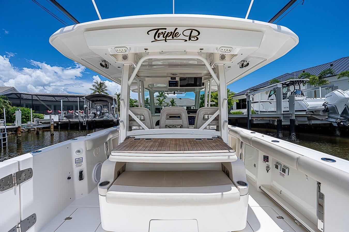 2018-boston-whaler-38-5bd4e9